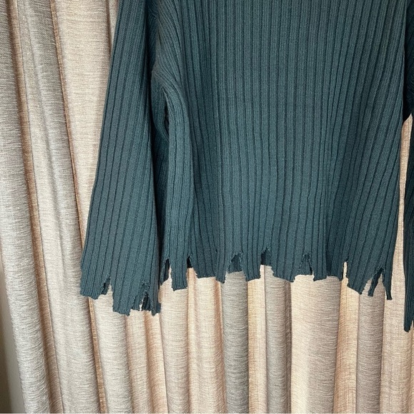 Moon River Blue Distressed Ribbed Turtleneck Sweater Size Medium Wool Blend - Picture 10 of 15